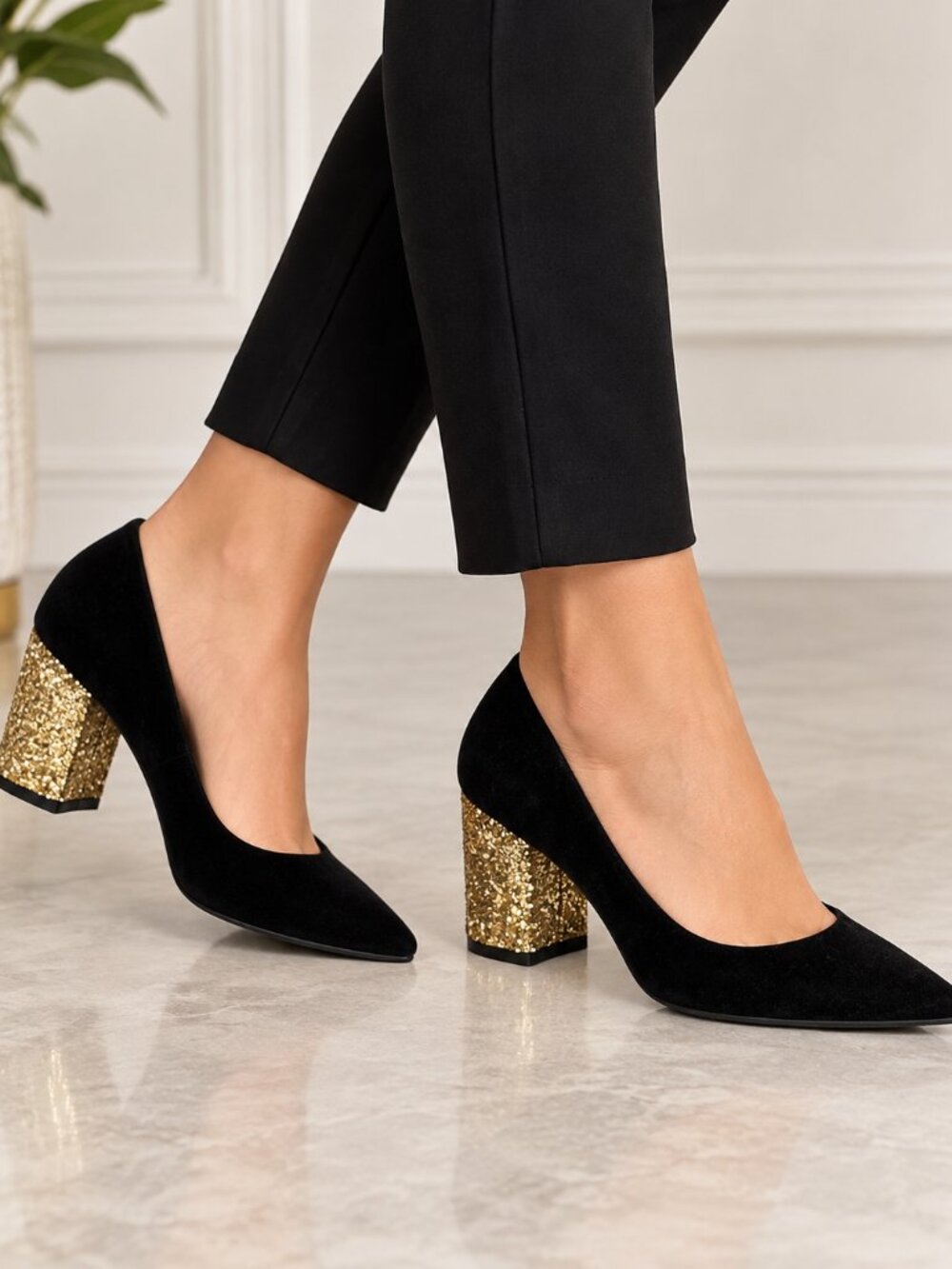 Liz Claiborne Black Pointed Toe Pumps 8.5 Gold Glitter Block Heel
